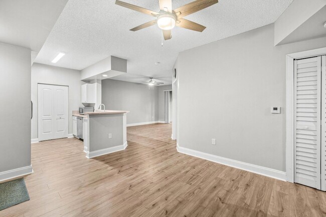 Building Photo - 1000 Scotia Dr