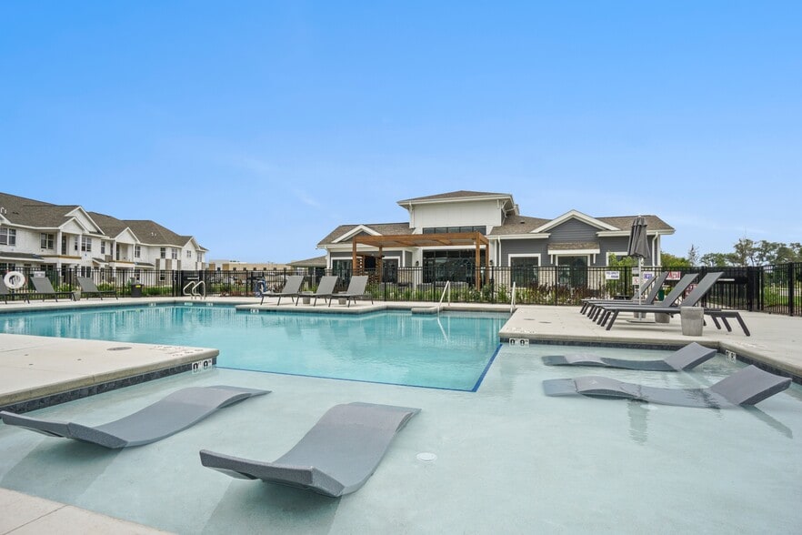 Seasons at Franklin Resort Style Pool - Seasons at Franklin