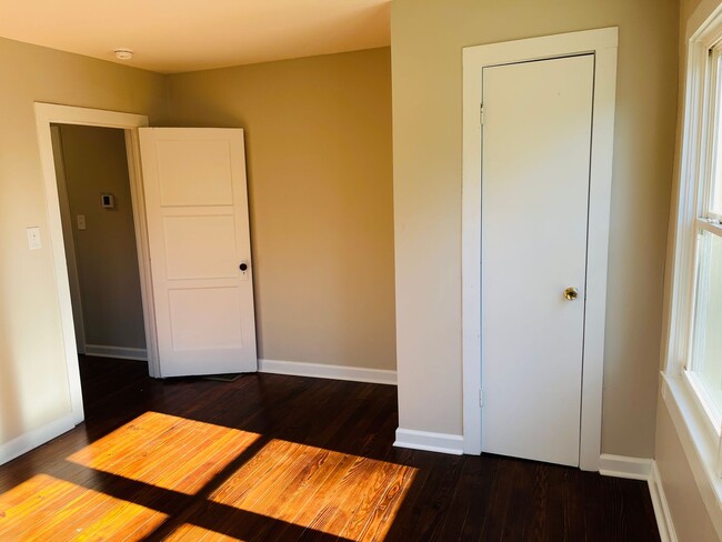 Building Photo - Wow! Renovated 3 bedroom home in Fairburn! Must See!