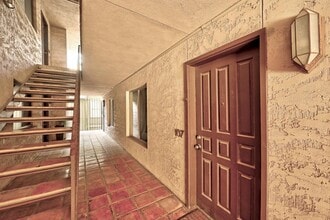 Building Photo - 505 W 7th St