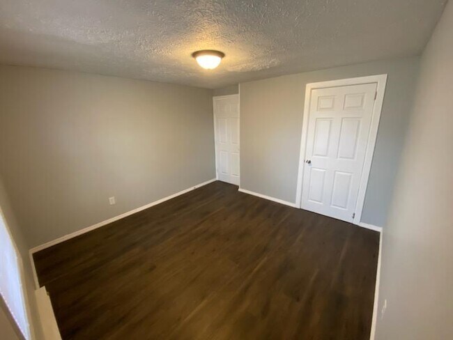 Building Photo - 1100 Northview Dr