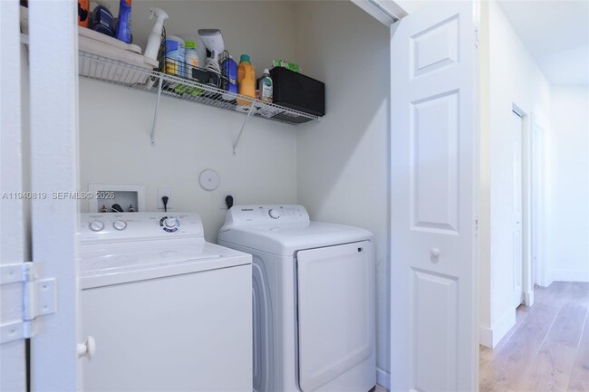 Building Photo - 8885 NW 102nd Ct