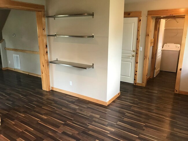 Building Photo - 312 NE 4th St