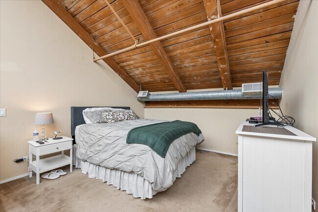 Building Photo - 2300 W Wabansia Ave