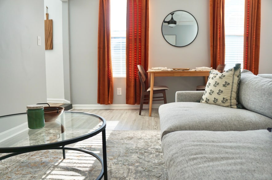 Building Photo - 912 E Spring St