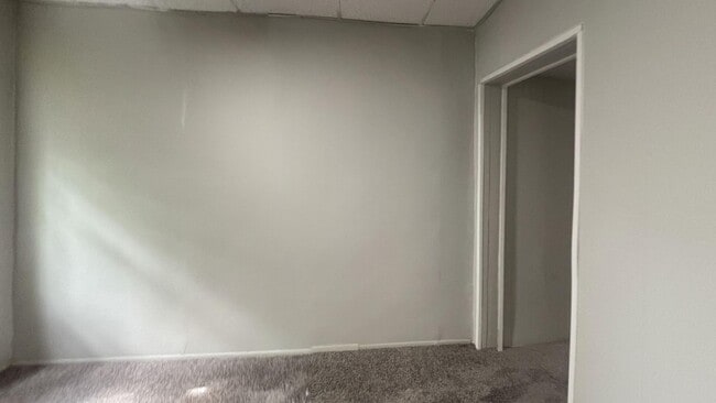 Building Photo - Newly Renovated 3 Bed, 1.5 Bath Townhouse ...
