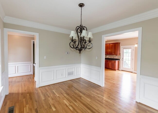 Building Photo - Huge house with vaulted ceilings and fenced in rear yard