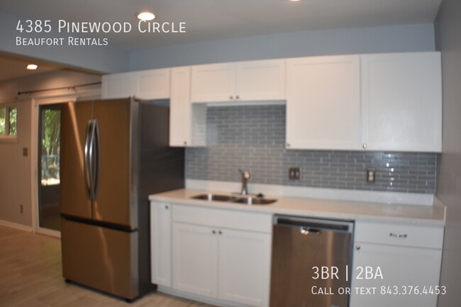 Building Photo - 4385 Pinewood Cir