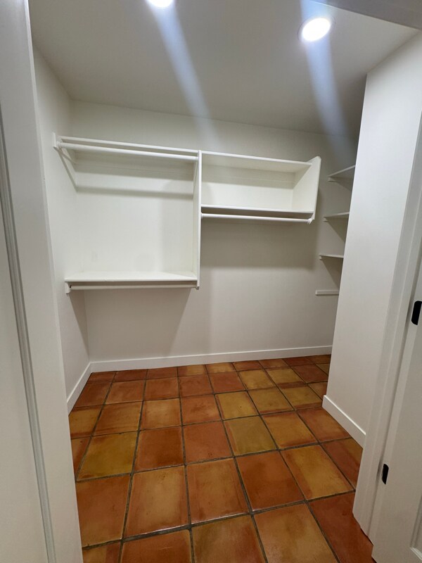 Building Photo - 1529 W Lynwood St