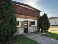 Building Photo - Remodeled Studio Apartment! AVAILABLE AUGUST 1st