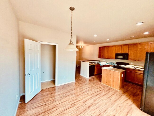 Building Photo - 2521 Shannara Grove