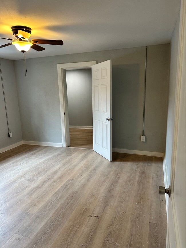 Building Photo - 912 W Cleveland St