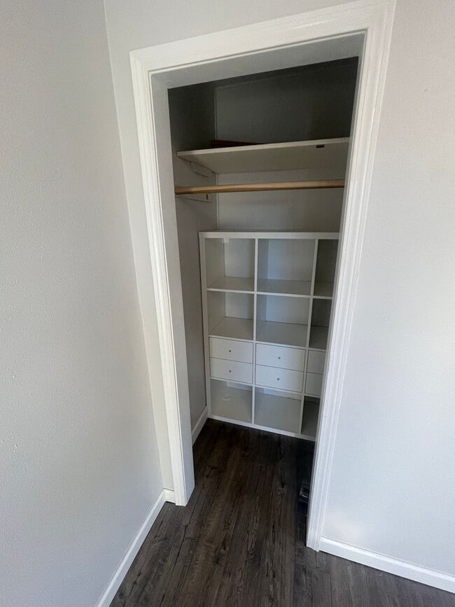 Building Photo - **MOVE IN SPECIAL!** Large 2 Bedroom with Bonus Space!