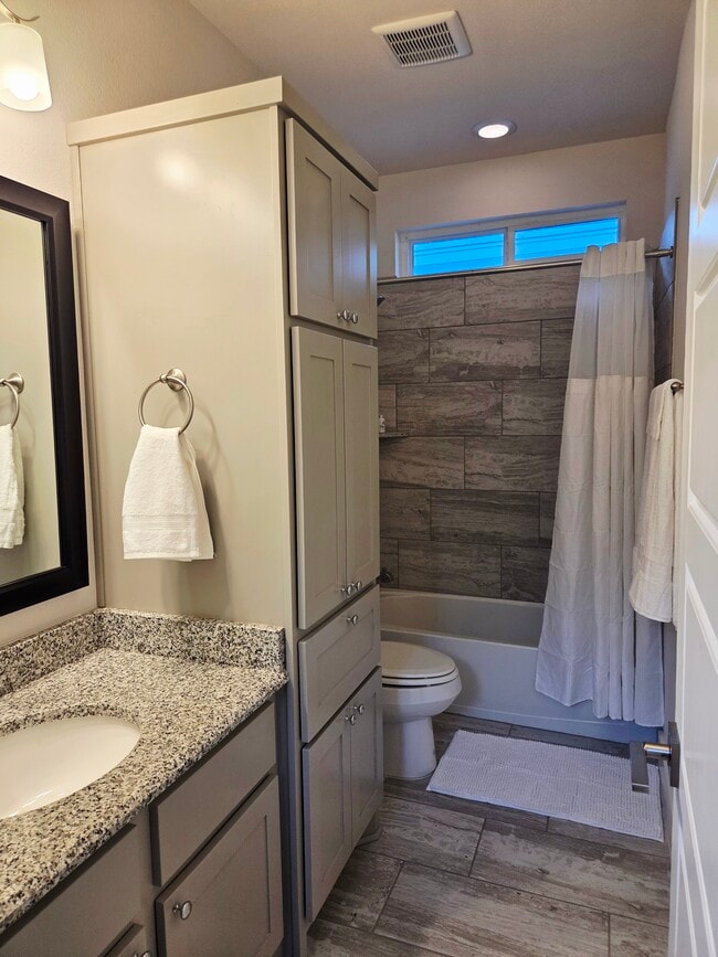 Building Photo - 441 Natalen Ave