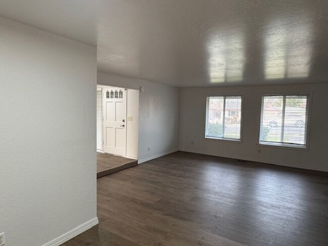 Building Photo - COMING SOON!!  REMODELED 3 BEDROOM HOME / LARGE FENCED YARD