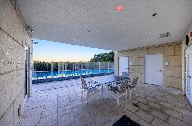 Building Photo - 704 N Ocean Blvd