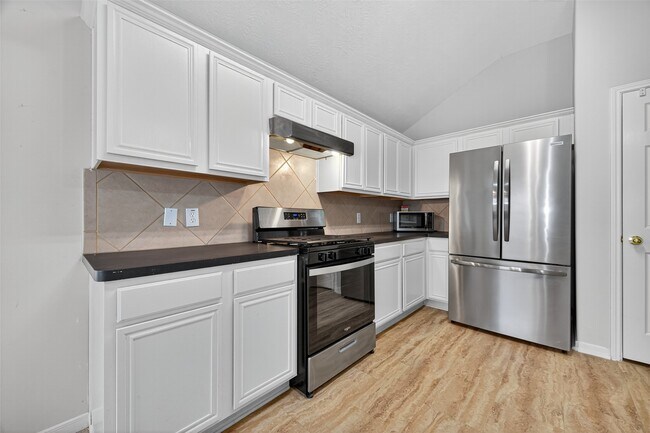 Building Photo - 14007 Hillingdale Ln