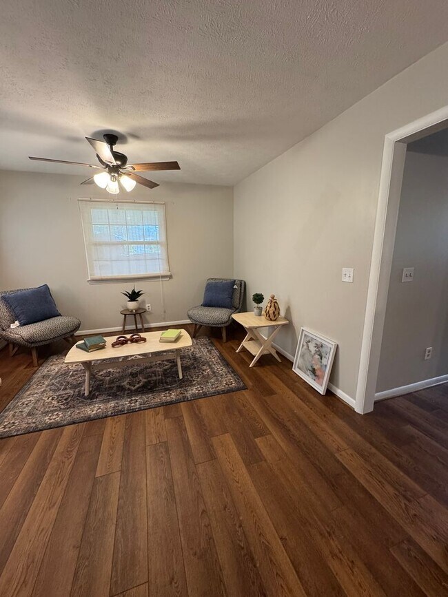 Building Photo - Spacious 3 Bedroom Home with Office, Pool, & Lawn Care Included – Hudson, NC