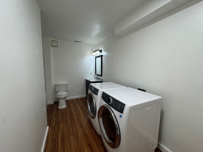 Building Photo - Perez- Sandalwood