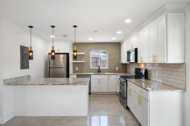 Building Photo - 2100 N Seacrest Blvd