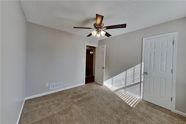 Building Photo - 87 Grapevine Dr