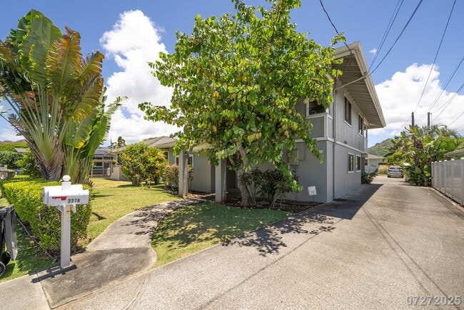 Building Photo - Beautiful and Large 3 bedroom 2.5 bath SFH...