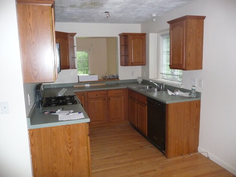 Building Photo - 104 Pond St