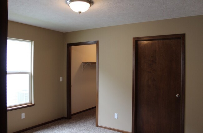 Building Photo - Home in Excellent Family Neighborhood