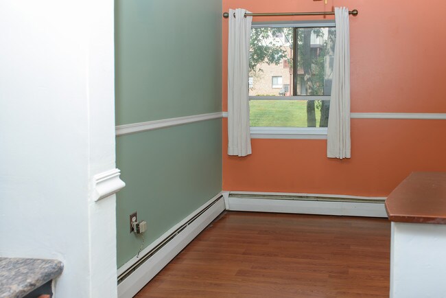 Building Photo - 280 Bridgewater Rd