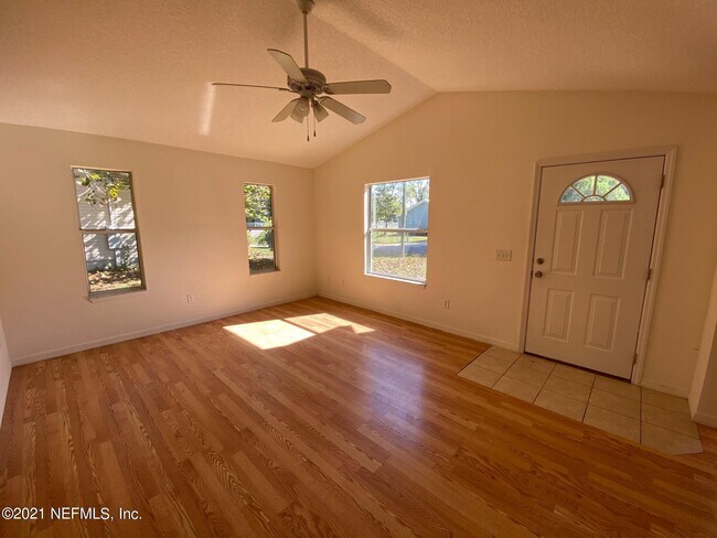 Building Photo - 908 Helen St