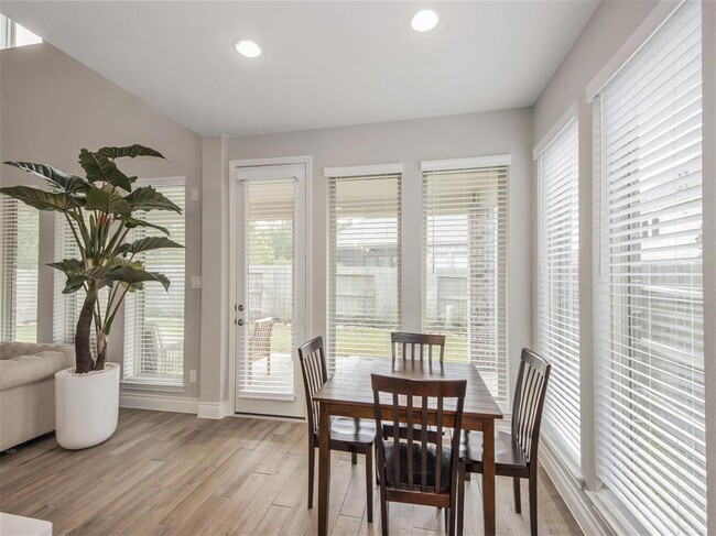 Building Photo - 4108 Emerson Cove Dr
