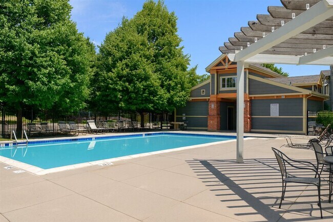 Building Photo - Beautiful 2 Bed 2 Bath Condo in Central Fo...