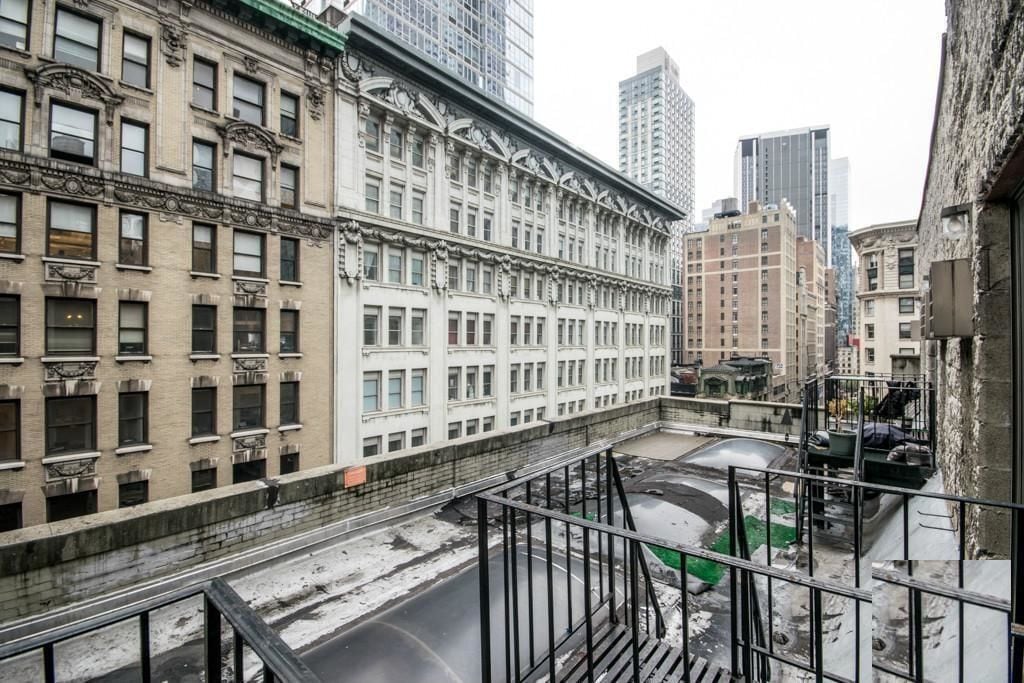 Building Photo - 5 E 32nd St