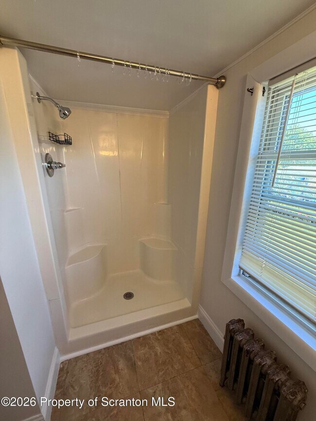 Building Photo - 1042 Taylor Ave