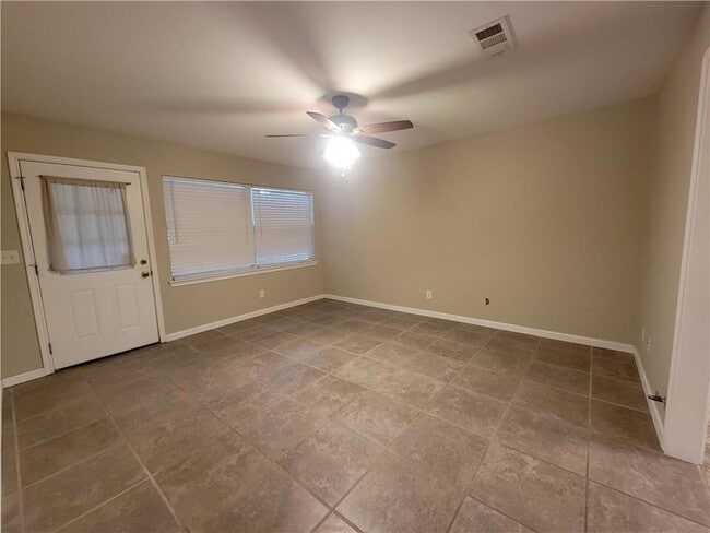 Building Photo - 609 Cottonwood St