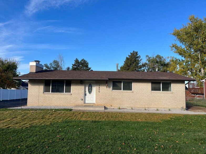 Building Photo - 1895 N 800 W