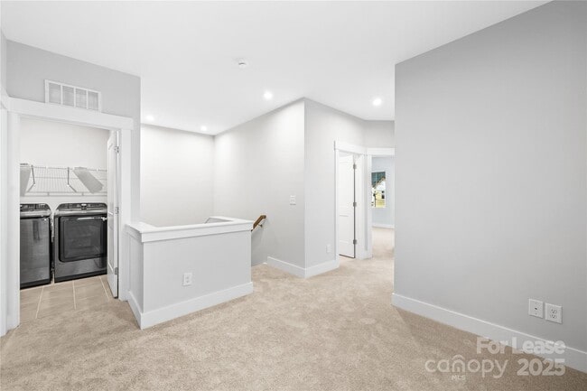 Building Photo - 9646 Munsing Dr