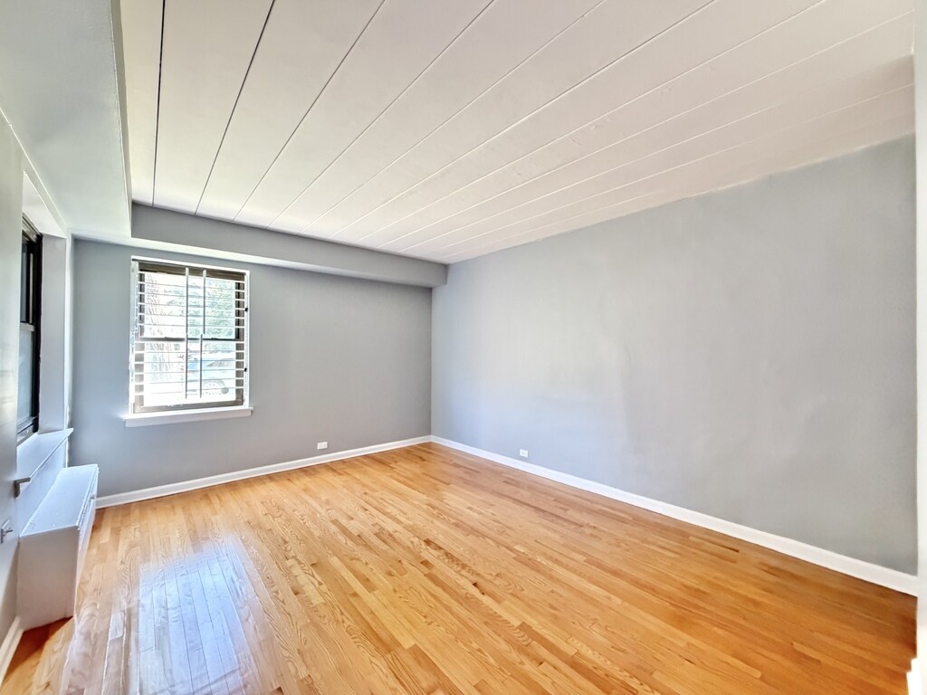 Building Photo - 1360 W Touhy Ave