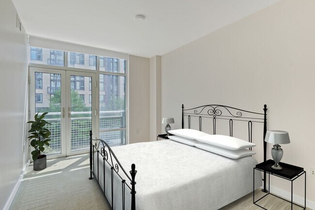 Building Photo - Modern 2br/2ba at Navy Yard