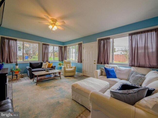 Building Photo - 217 Bramber Dr