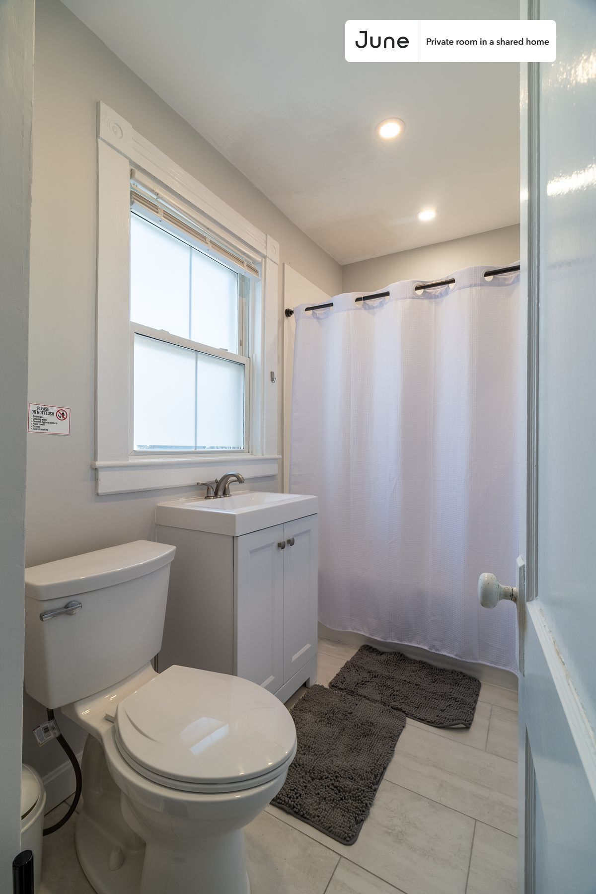 Building Photo - Private bedroom in 3 bed/1 bath Home