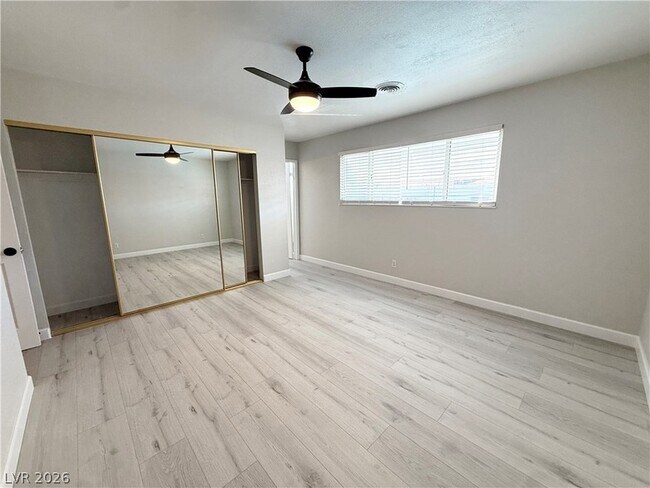 Building Photo - 325 Greenfield Ln