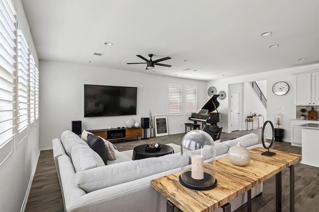 Building Photo - 9105 Garnet Dr