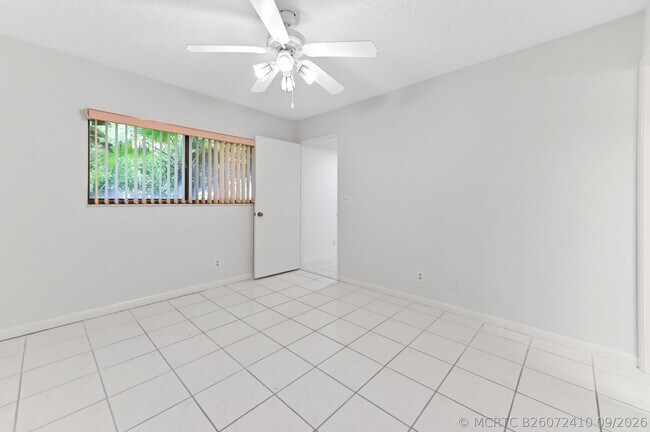Building Photo - 7260 Kinghurst Dr