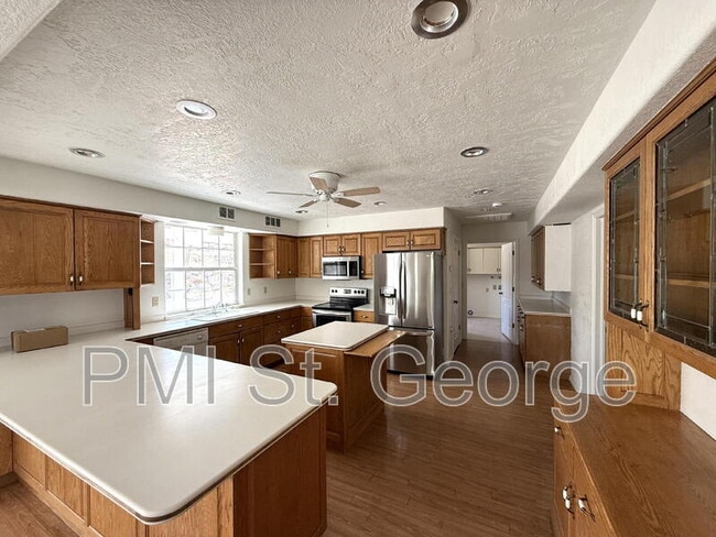 Building Photo - 2506 W Grandview Dr