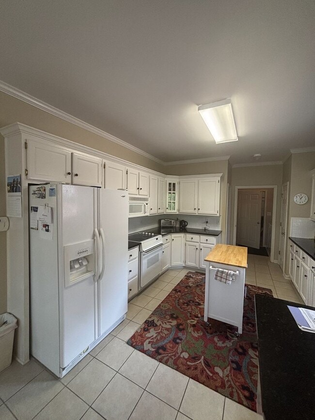 Building Photo - Spacious 3 Bed 2 Bath Home In Homewood With Large Basement