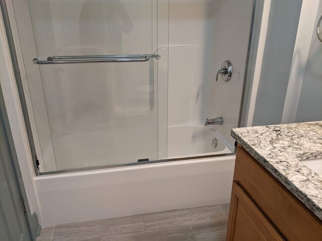 Building Photo - Salem Square