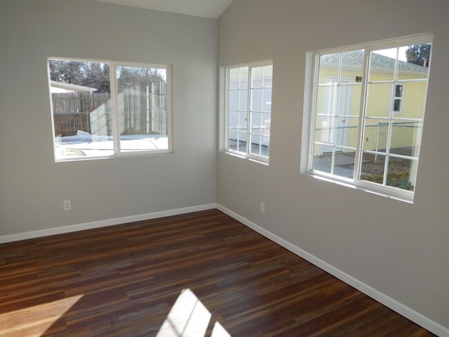 Building Photo - 1067 Ursula St