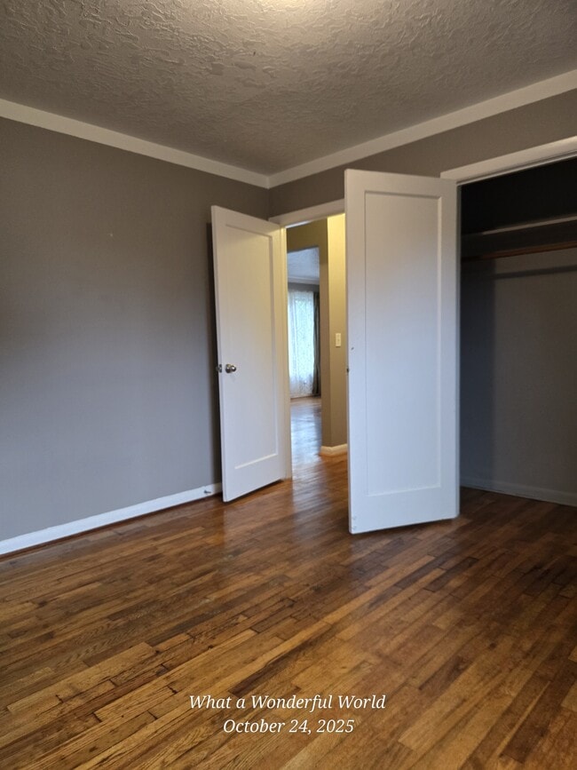 Building Photo - 583 Delmar Dr N