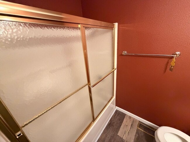 Building Photo - Private and quiet 3BD, 2 BA w/ 2 car garage near Fedrickson!